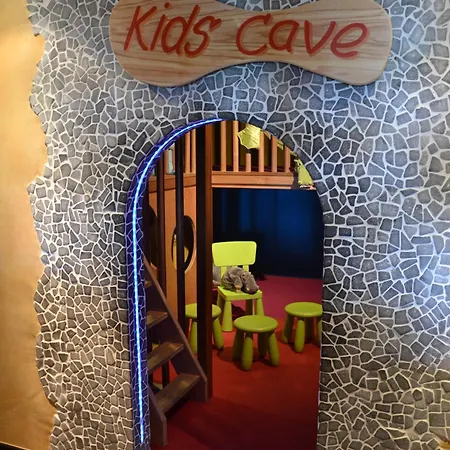 Fletcher - Restaurant Хейло