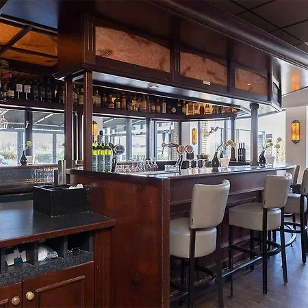 Fletcher - Restaurant Хейло